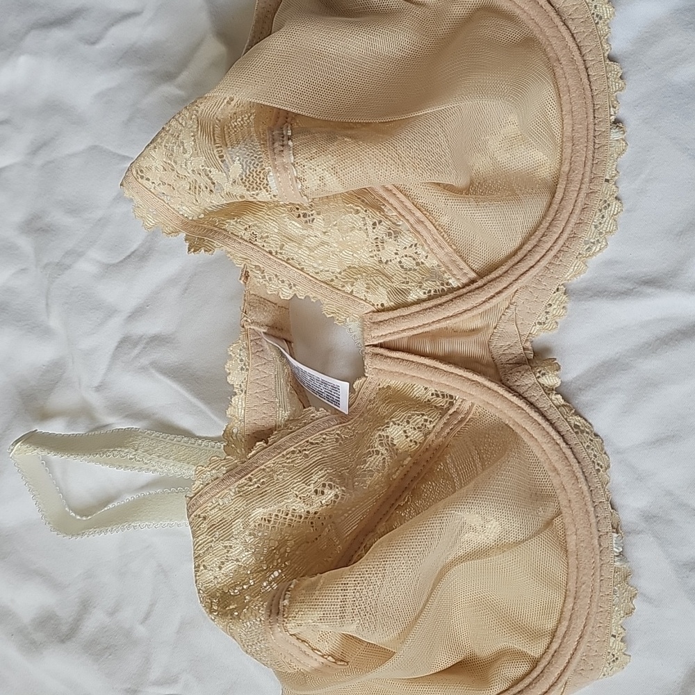 Wacoal lace bra 38D - Picture 3 of 3